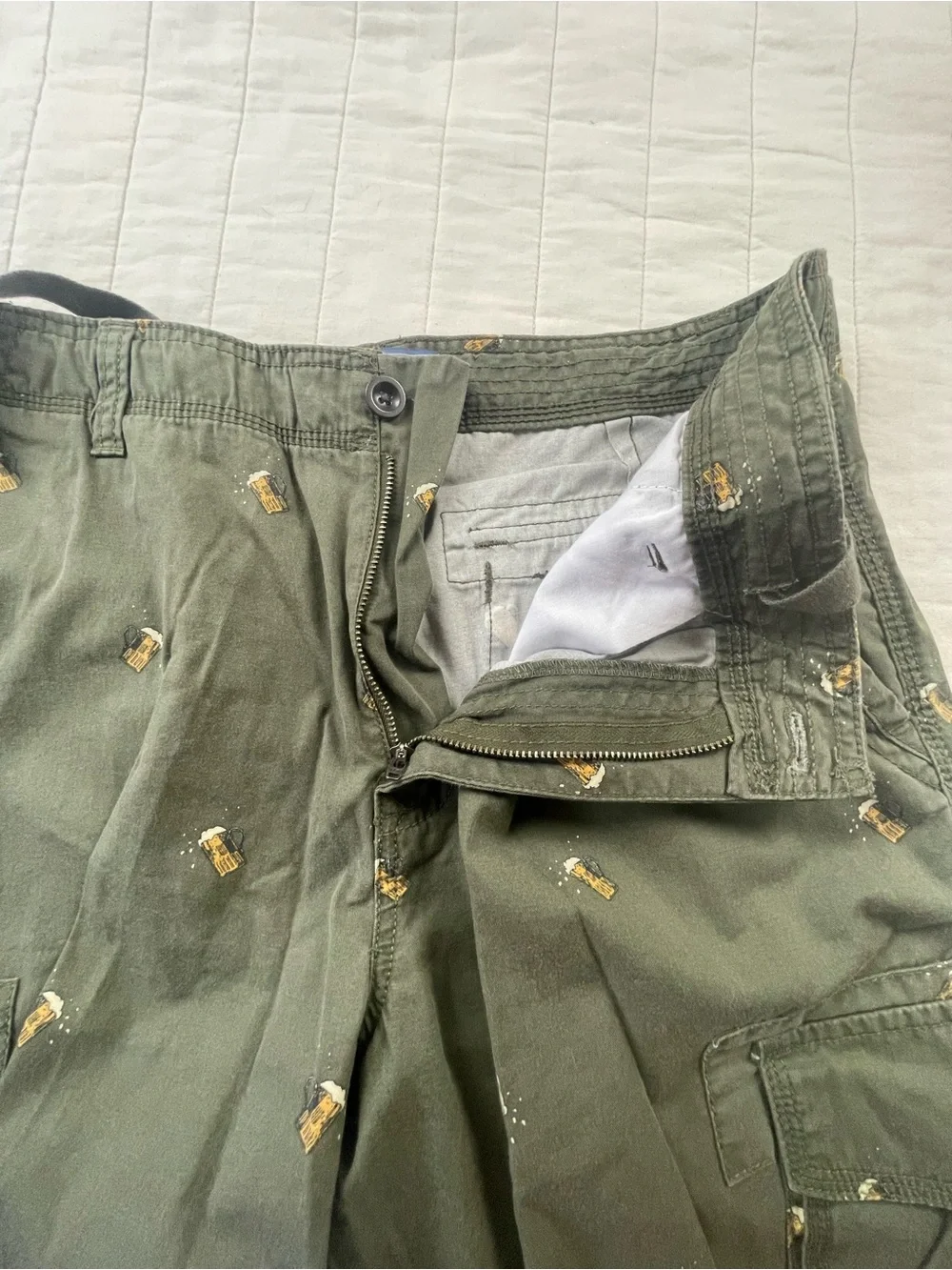 Bass Beer Mug Print Cotton Cargo Shorts 34